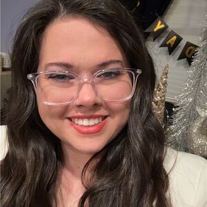 Meet your Posher, Faye